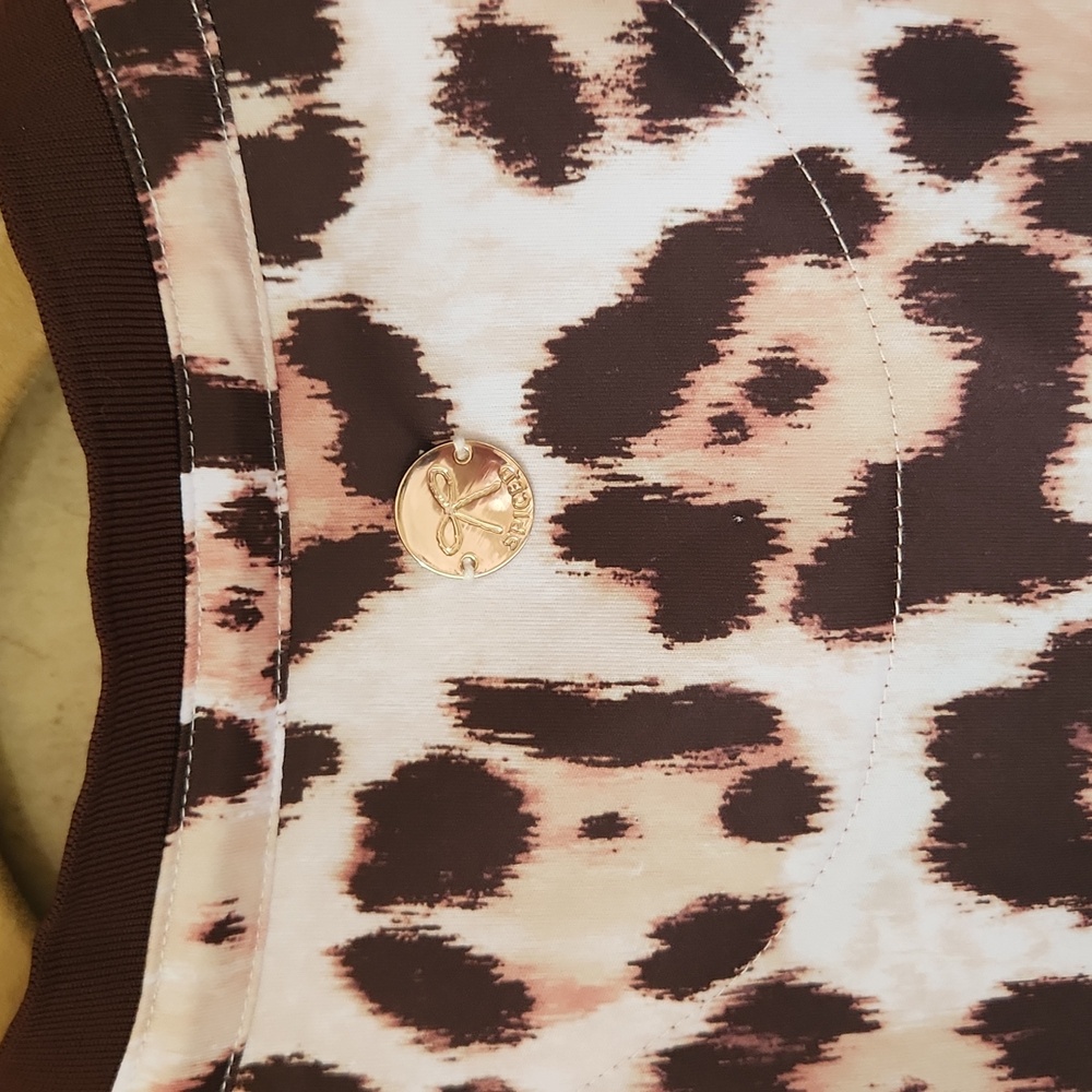 SALE !! - Like NEW/-Never Worn- Leopard Golf or Sport Shirt - Picture 4 of 5